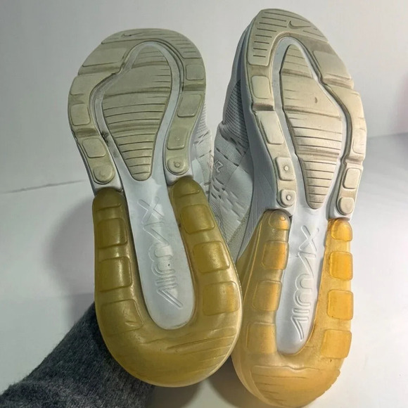 Size 8.5 Women's Nike Air Max 270 Sneakers DX8951-001 Light Bone/Sail‎ - Picture 4 of 4